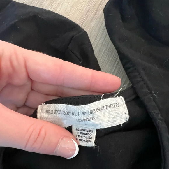 Black Urban Outfitters Cropped T Shirt - Picture 3 of 3